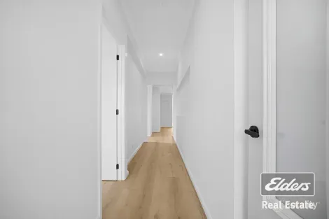 Property photo of 10 Buckwong Drive Tarneit VIC 3029