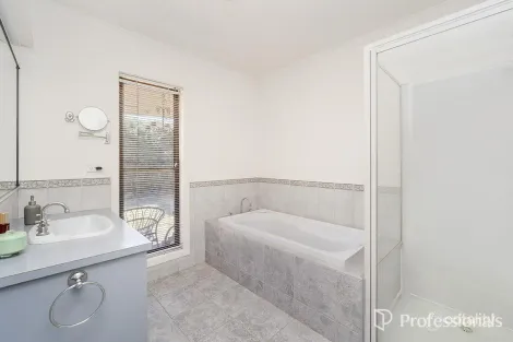 Property photo of 3 Mason Court Hamilton VIC 3300