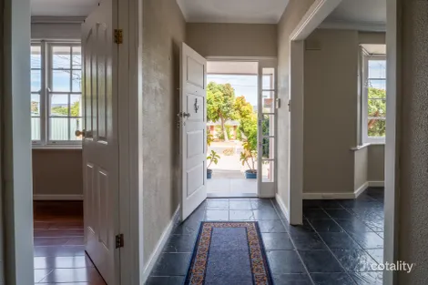 40 Knightsbridge Ave, Valley View, SA 5093