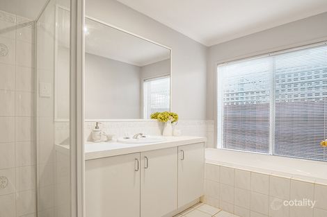 Property photo of 4 Pineview Court Werribee VIC 3030