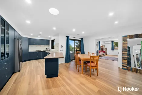 Property photo of 3 Galbraith Close Banks ACT 2906