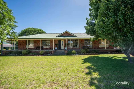 4 Forbes St, Manildra, NSW 2865