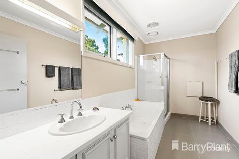 Property photo of 12 Elliott Crescent Dingley Village VIC 3172