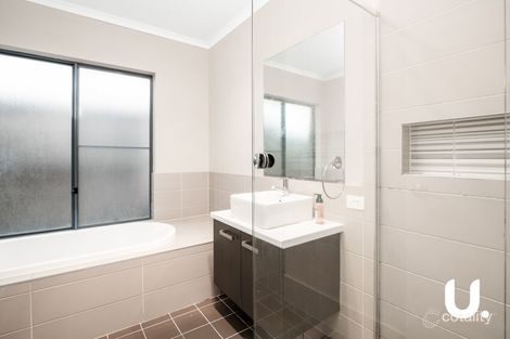 Property photo of 25 Oakhill Crescent Colebee NSW 2761