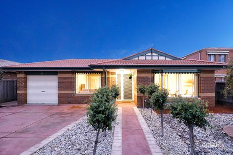 Property photo of 31 Yarcombe Crescent Craigieburn VIC 3064