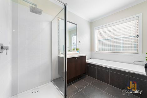 Property photo of 41 Viewside Crescent Craigieburn VIC 3064