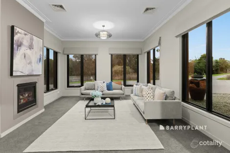 Property photo of 90B Lampard Road Drouin VIC 3818