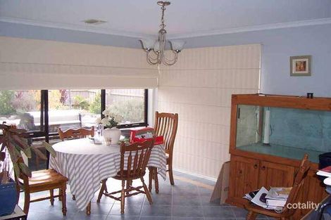 Property photo of 17 Osmington Circle Narre Warren South VIC 3805