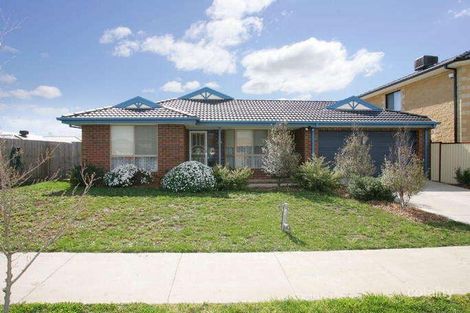 30 Hayfield Rd, Roxburgh Park, VIC 3064