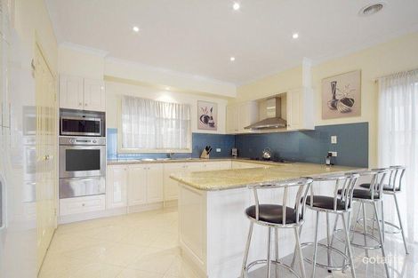 Property photo of 2 Davis Way Springvale VIC 3171