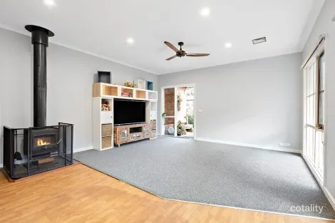 Property photo of 12 Michael Court Seaford VIC 3198