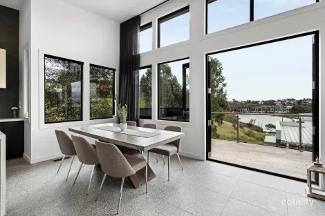 5 Valley Lake Bvd, Keilor East, VIC 3033