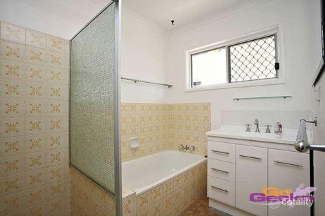 Property photo of 14 Nubara Street Mansfield QLD 4122