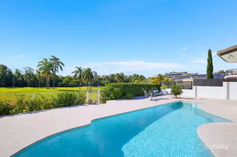 Property photo of 32 Meadowlake Drive Carrara QLD 4211