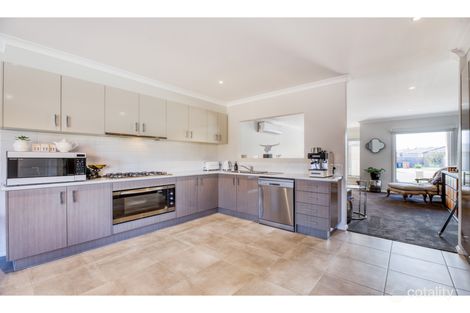 Property photo of 2/28 Shakespeare Court Drouin VIC 3818