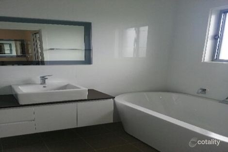 Property photo of 28 Graysynd Circuit Cameron Park NSW 2285