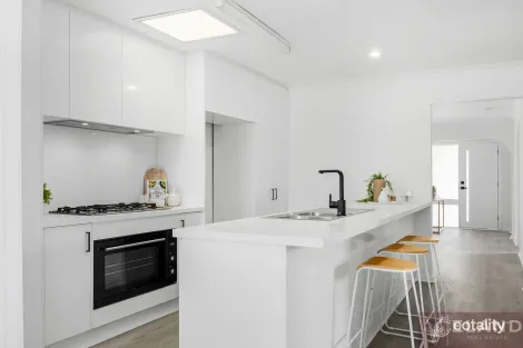 Property photo of 2 Devon Place Melton West VIC 3337