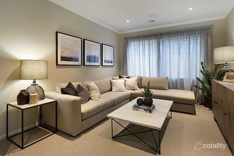 Property photo of 21 Newbridge Boulevard Clyde North VIC 3978