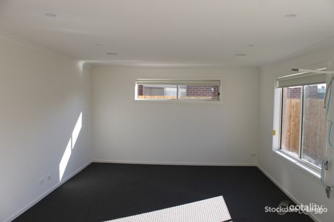 Property photo of 18 Quinella Way Pakenham VIC 3810