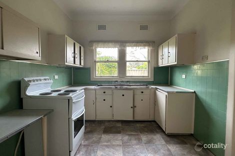 Property photo of 11 Chesham Parade Glenfield NSW 2167