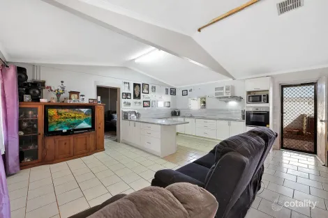 Property photo of 11 Redridge Crescent Redridge QLD 4660