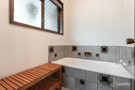 Property photo of 16 Balaton Street Riverhills QLD 4074