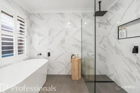 Property photo of 10 Lyrebird Place Orange NSW 2800