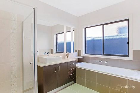 Property photo of 36 Damaine Circuit Caroline Springs VIC 3023