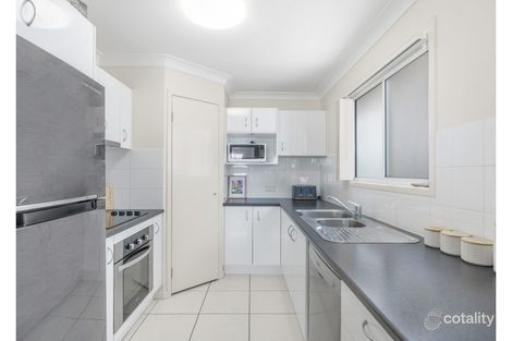 Property photo of 3 Hutton Avenue Wynnum QLD 4178