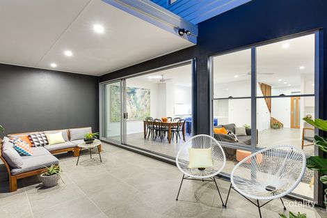 Property photo of 1/8 Milton Lane Coorparoo QLD 4151
