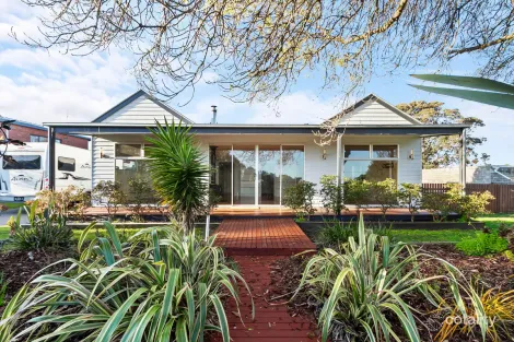 Property photo of 105 Lake Bunga Beach Road Lake Bunga VIC 3909