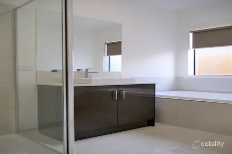 Property photo of 31 Wanneroo Circuit Harkness VIC 3337