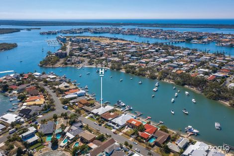 Property photo of 31 Lindsay Parade Paradise Point QLD 4216