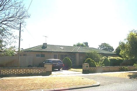 220 Fisher St, Cloverdale, WA 6105