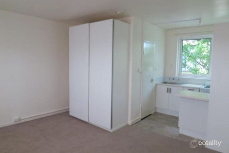 Property photo of 8/4 Wando Grove St Kilda East VIC 3183