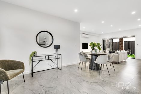 Property photo of 2/17 Beacon Hills Crescent Craigieburn VIC 3064