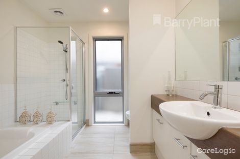 Property photo of 17 Tyrrell Terrace Waterways VIC 3195