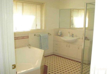 Property photo of 16-18 Eacham Court Munruben QLD 4125