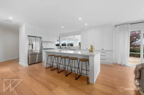 Property photo of 32 Silver Wattle Drive Warragul VIC 3820