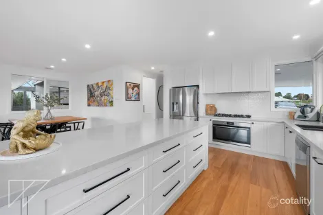 Property photo of 32 Silver Wattle Drive Warragul VIC 3820
