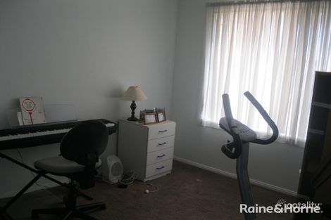 Property photo of 1 Robinia Close Kelso NSW 2795