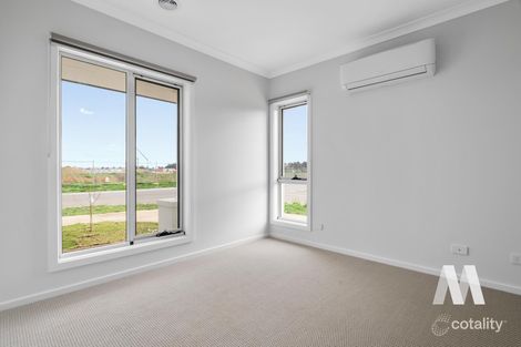 Property photo of 10 Lyons Drive Armstrong Creek VIC 3217