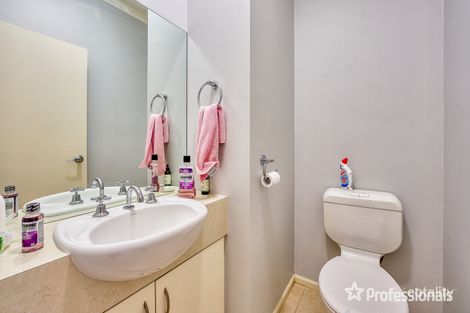 Property photo of 100 Paterson Drive Lynbrook VIC 3975