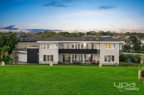 22 Manhattan Cl, Point Cook, VIC 3030