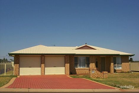 10 Gainsborough Dr, Glenvale, QLD 4350