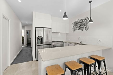 Property photo of 28 Tully Crescent Narre Warren VIC 3805