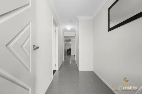 Property photo of 16 Craig Close Truganina VIC 3029