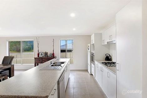 Property photo of 8 Harry Crescent Hamilton Valley NSW 2641