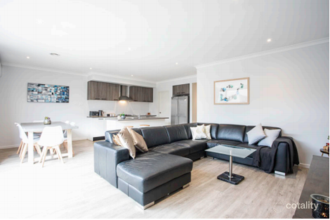 Property photo of 70 Rowling Street Fraser Rise VIC 3336