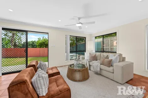 Property photo of 32 Mapleton Crescent Forest Lake QLD 4078